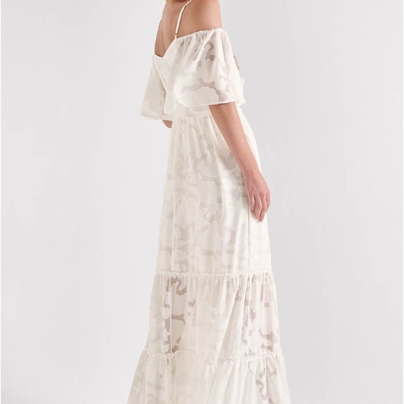 Gorgeous cold shoulder maxi dress 2 - Picture 4 of 5